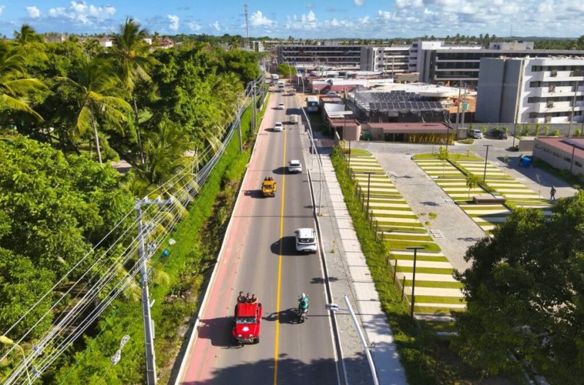  Pernambuco sobe no ranking nacional de qualidade das rodovias e colhe resultados do programa PE na Estrada Estado avançou quatro posições no levantamento do CLP e já investiu mais de R$ 2,6 bilhões na recuperação de 1.300 km de rodovias, com meta de 3,5 mil km até 2026.