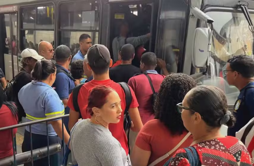  Linha Sul do Metrô do Recife segue sem funcionar pelo segundo dia após curto-circuito Dez estações permanecem fechadas desde quarta (27); CBTU ainda não divulgou previsão para retomada do serviço.