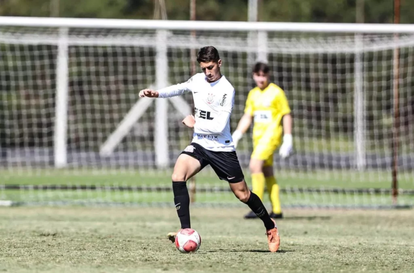  Corinthians Sub-16 conquista Paulista Cup com campanha perfeita; zagueiro Sami Hadi se destaca Timãozinho venceu os oito jogos da competição, marcou 26 gols e sofreu apenas dois; jovem defensor de 16 anos soma seu segundo título pelo clube.