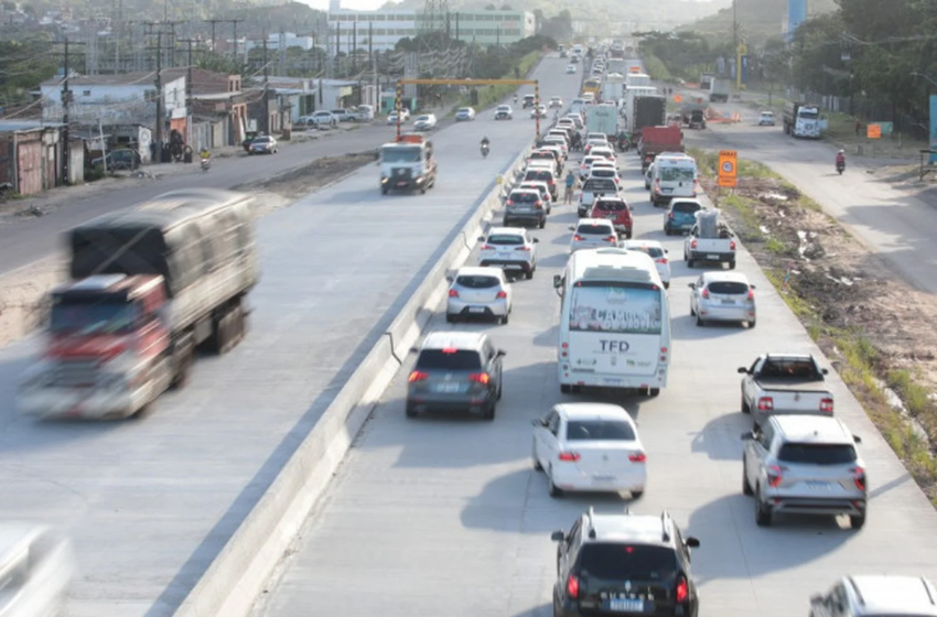  BR-232 será parcialmente interditada para instalação de passarela com ciclovia no Recife Operação vai durar quase três dias e integra as obras de alargamento da rodovia; desvio será implantado no trecho do Curado, na Zona Oeste.