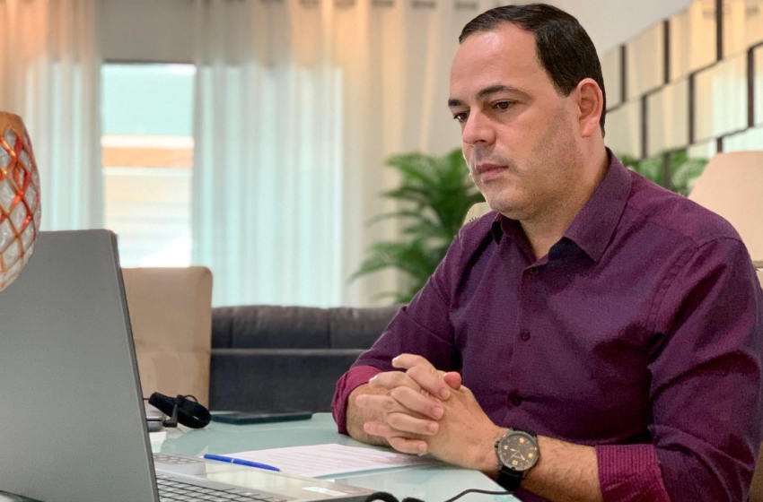  Câmara de Garanhuns aprova por unanimidade contas da Prefeitura referentes a 2021 e 2022 Contas do prefeito Sivaldo Albino foram avaliadas positivamente pela Comissão de Finanças da Câmara e pelo TCE-PE; aprovação recebeu 17 votos favoráveis.