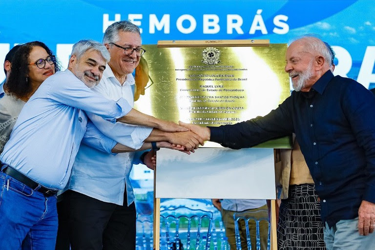  Lula inaugura Fábrica da Hemobrás em Pernambuco e destaca soberania nacional e educação Presidente reafirma importância de educação, alimentação e saúde para um país soberano; ministro da Saúde ressalta cinco “S” do marco histórico.