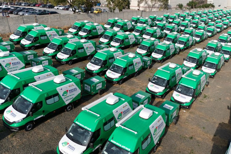  Pernambuco recebe 32 novas Unidades Odontológicas Móveis para ampliar atendimento em áreas remotas Entrega faz parte do Novo PAC Saúde, com investimento federal de R$ 12,15 milhões, beneficiando populações rurais, quilombolas e indígenas.