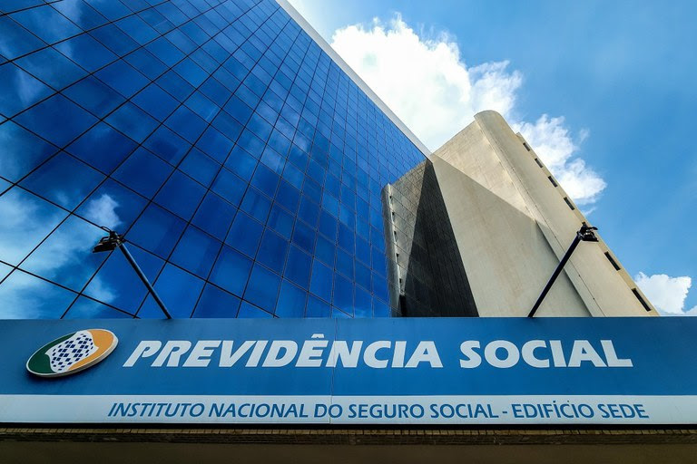  Mais de 82 mil aposentados e pensionistas de Pernambuco já receberam ressarcimento de descontos indevidos Repasses do Governo Federal superam R$ 53 milhões no estado; em todo o Brasil, mais de R$ 1 bilhão já foi pago a 1,6 milhão de beneficiários do INSS.