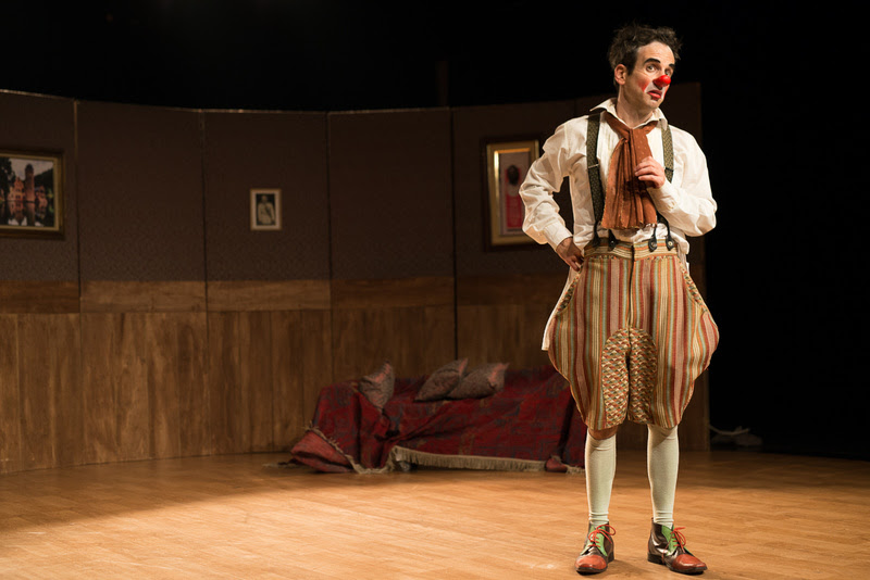  Espetáculo Pontos de Vista de um Palhaço estreia no Recife pela CAIXA Cultural Monólogo com Daniel Warren, inspirado em romance de Heinrich Böll, tem temporada de 28 de agosto a 6 de setembro.
