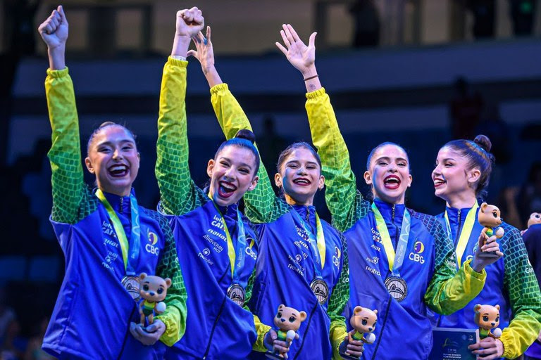  Brasil conquista duas medalhas inéditas no Mundial de Ginástica Rítmica e alcança melhor resultado da história Pratas vieram no conjunto geral e na série mista; torneio foi realizado pela primeira vez no Brasil e contou com apoio do Governo Federal.