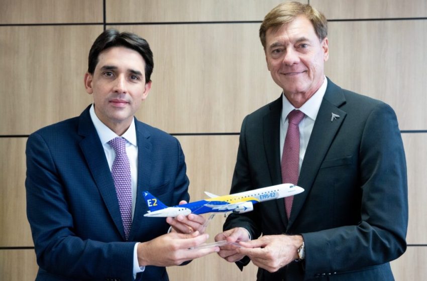  Silvio Costa Filho celebra venda bilionária da Embraer para companhia aérea dos EUA Ministro de Portos e Aeroportos destaca que contrato de US$ 4,4 bilhões com a Avelo Airlines reforça a competitividade do Brasil no setor aeroespacial e impulsiona empregos e tecnologia.