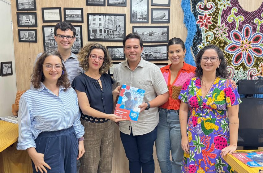  Recife e UNICEF alinham nova edição da Agenda Cidade com foco na proteção de crianças e adolescentes Reunião no Palácio Capibaribe discutiu estratégias de combate à violência e fortalecimento da cultura de paz, com destaque para ações no território do Ibura.