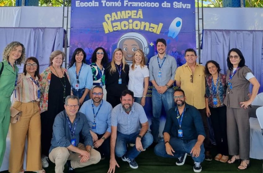  Estudantes em Movimento celebra vitória nacional em Quixaba e anuncia expansão para 100 escolas em 2026 Premiação da Escola Tomé Francisco da Silva reuniu comunidade, gestores e secretarias de Estado em evento que marcou o reconhecimento do protagonismo estudantil e o anúncio da consolidação do projeto como política pública permanente.