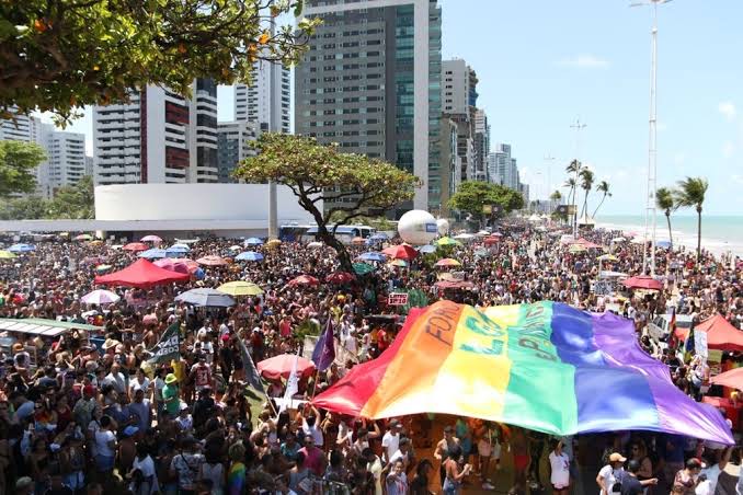  Parada da Diversidade de Pernambuco 2025 acontece neste domingo em novo formato e com atração nacional, além de artistas pernambucanos
