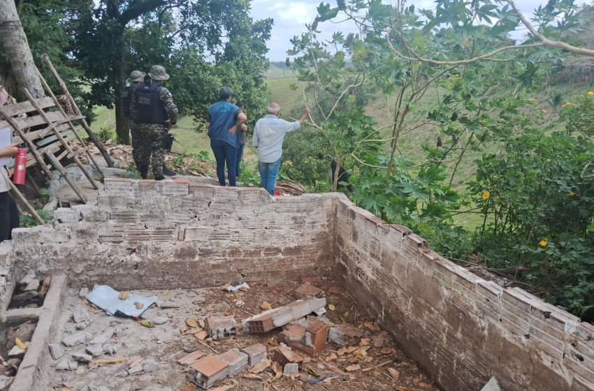  CPRH fecha criadouro irregular de animais em Itaquitinga e identifica indícios de abate clandestino Ação conjunta da Agência de Meio Ambiente com MPPE, BPA e órgãos municipais resultou na demolição das estruturas, venda dos animais e desativação de um curtume clandestino no distrito de Chã de Sapé.