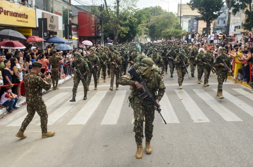  Garanhuns promove desfiles da Independência com mais de 15 mil participantes Programação começa no domingo (7) com revista da tropa, hasteamento das bandeiras e desfile cívico-militar na Avenida Santo Antônio, além de atos nos distritos ao longo de setembro.