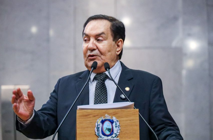  Deputado Izaías Régis homenageia UFAPE pelos 20 anos e relembra luta pela criação da universidade Em pronunciamento na Alepe, parlamentar destacou a importância da instituição para o desenvolvimento do Agreste e reafirmou compromisso com sua valorização e expansão.