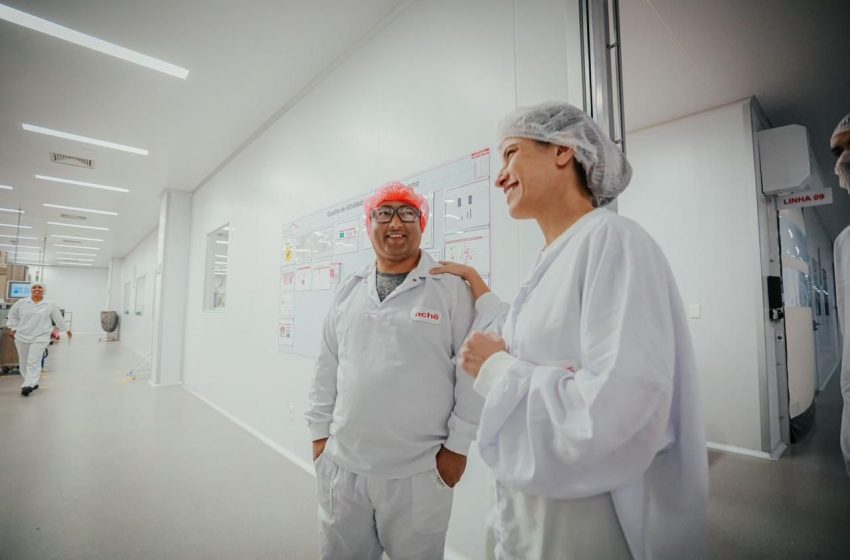 Raquel Lyra acompanha anúncio de expansão da fábrica do Aché em Suape com investimento de R$ 267 milhões Governadora destaca ações do Estado para atrair investimentos e ressalta impacto da nova etapa da unidade farmacêutica, que deve gerar 3 mil empregos diretos e indiretos em Pernambuco até 2026.