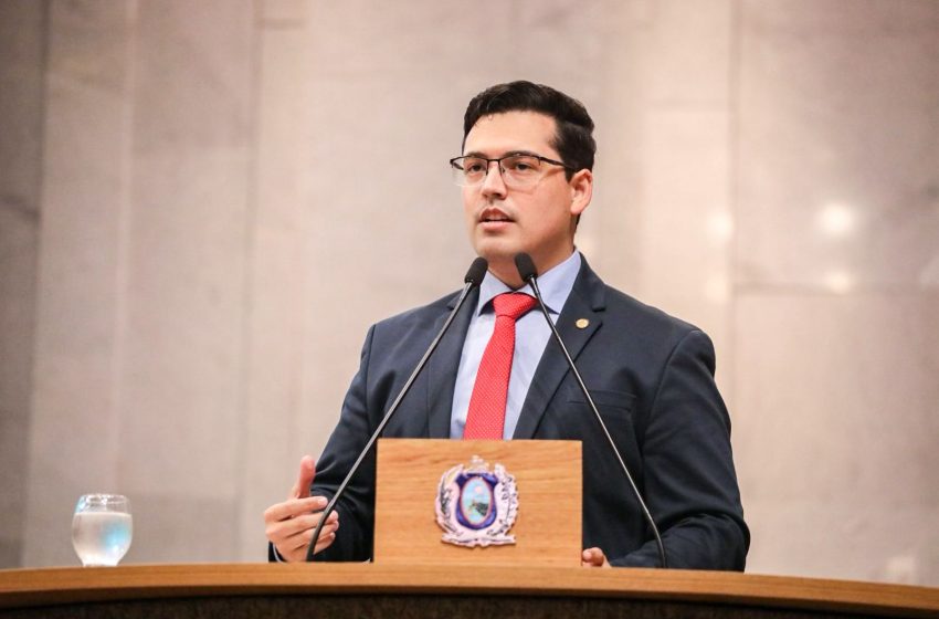  Deputado Cayo Albino cobra obras prometidas por Raquel Lyra em Garanhuns durante audiência na Alepe Parlamentar questiona prazos para entrega do Hospital Mestre Dominguinhos, da Maternidade Estadual e do IML, e critica ausência de avanços nas promessas feitas pela governadora para a saúde na região.