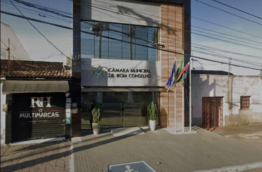  Câmara de Vereadores de Bom Conselho rejeita proposta polêmica do prefeito Edezio Ferreira na LDO Projeto que permitiria remanejamento de 40% do orçamento sem autorização do Legislativo foi derrotado, preservando autonomia do parlamento municipal.