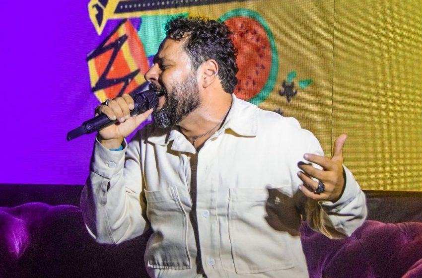  Charles Theone faz pocket show em Olinda e emociona público no pré lançamento de “Você & Ela”
