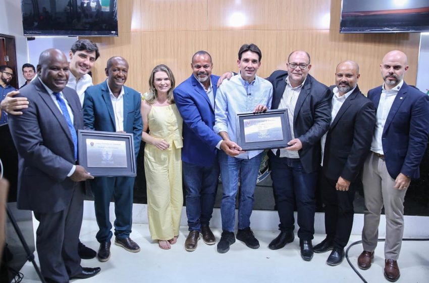  Ministro Silvio Costa Filho recebe título de cidadão tamandareense em comemoração aos 30 anos de emancipação do município Homenagem foi concedida por unanimidade pela Câmara Municipal; durante agenda, também foram inauguradas a Casa do Cidadão e obras em parceria com a gestão do prefeito Carrapicho.