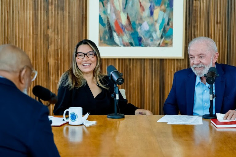  Lula reafirma compromisso de fé em ajudar o povo pobre brasileiro Em entrevista ao podcast Papo de Crente, presidente destacou programas sociais como Gás do Povo e Luz do Povo, avanços no combate à fome e ações em saúde, educação e segurança pública.