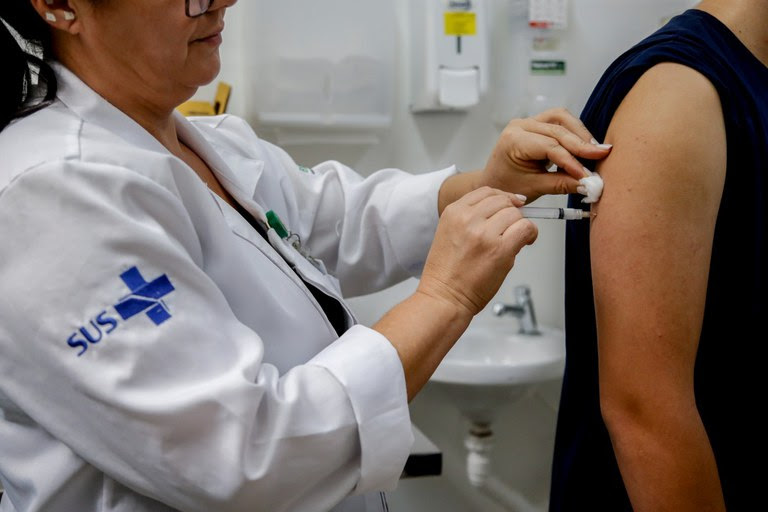  Vacinação contra HPV para adolescentes de 15 a 19 anos é prorrogada até dezembro de 2025 Campanha do Governo Federal já imunizou mais de 115 mil jovens e amplia pontos de aplicação com dose única e gratuita em UBS, escolas, universidades, ginásios e shoppings.