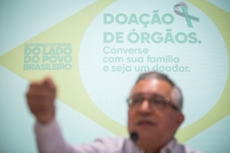  Governo lança Política Nacional de Doação e Transplantes para ampliar número de doadores e reduzir recusa familiar Medidas incluem investimentos de R$ 20 milhões, novos procedimentos no SUS e programa de qualificação para profissionais de saúde.