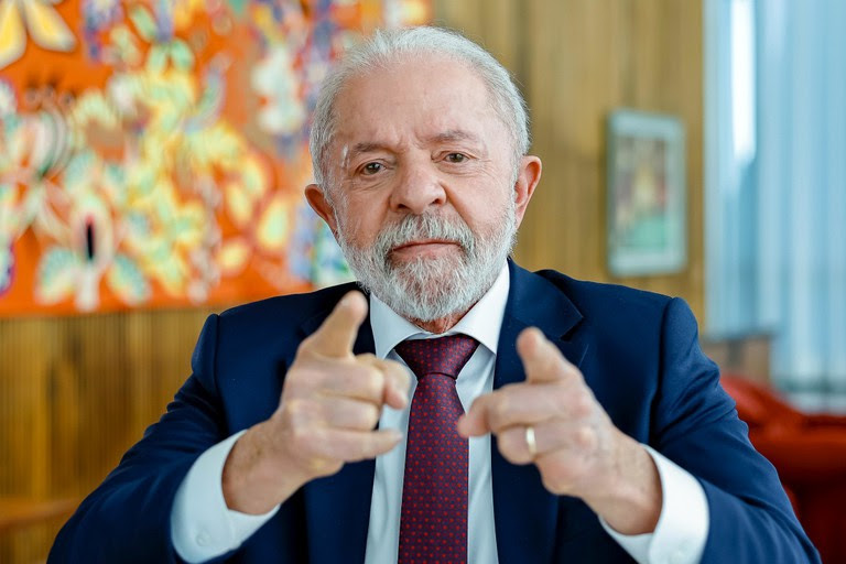  Lula assina MP de R$ 12 bilhões para renegociação de dívidas rurais Medida vai beneficiar até 100 mil produtores afetados por secas e enchentes, com prazos de até nove anos e juros abaixo do mercado.