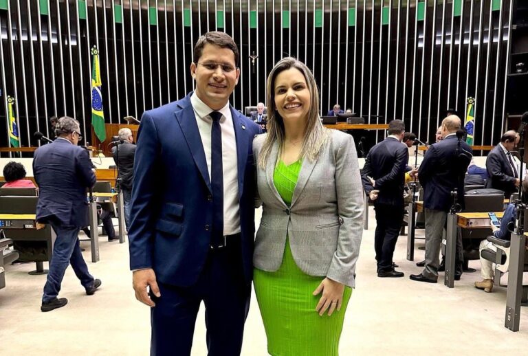  Clarissa Tércio e Pastor Júnior Tércio garantem lei que assegura autonomia da gestante no SUS em Pernambuco Lei nº 18.908/2025 assegura direito de escolha da via de parto, acesso à analgesia e oferta de DIU no pós-parto.