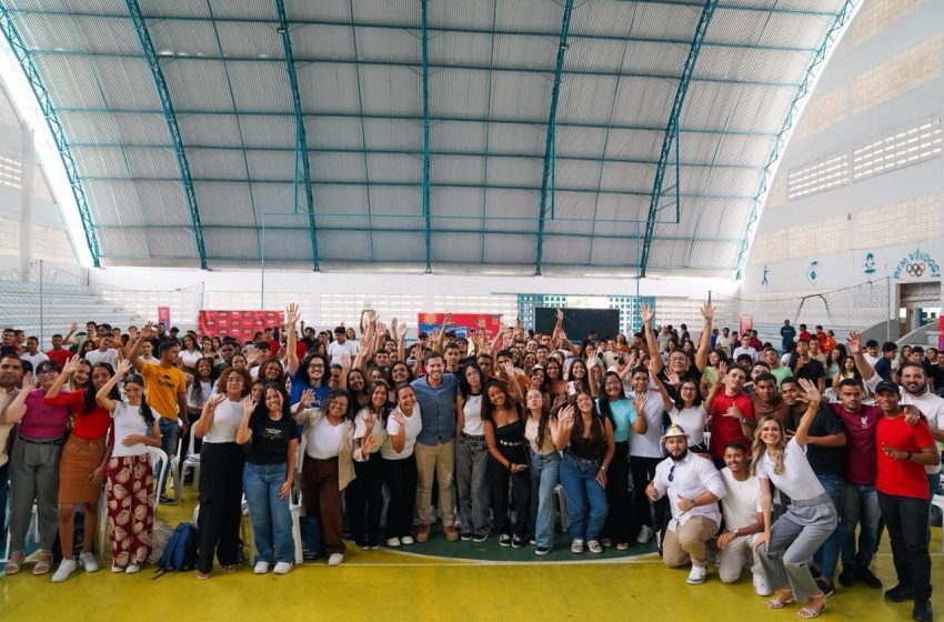  Projeto Bora Vencer leva aulões gratuitos do Enem a Nazaré da Mata, Caruaru e Surubim neste fim de semana Iniciativa do deputado Pedro Campos em parceria com a Secretaria de Juventudes e o Instituto Alicerce vai percorrer oito cidades pernambucanas e beneficiar cerca de 5 mil estudantes com revisões e apoio motivacional.