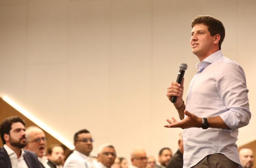  João Campos defende integração metropolitana e ações imediatas em palestra do projeto Pernambuco em Perspectiva Prefeito do Recife abriu o ciclo de debates da revista Algomais e Rede Gestão, destacando a importância de unir planejamento de longo prazo com resultados concretos no presente.