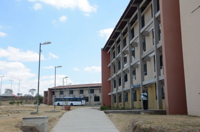  TRF5 restabelece curso de Medicina da UFPE em Caruaru voltado a beneficiários do Pronera Decisão do desembargador federal Fernando Braga Damasceno reconhece validade do programa e autoriza continuidade do processo seletivo com 80 vagas suplementares custeadas pelo Incra.