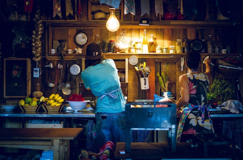  Feteag 2025 apresenta programação internacional e gratuita em Caruaru e Recife De 9 a 26 de outubro, a 34ª edição do Festival de Teatro do Agreste reúne 21 espetáculos de nove países, mostras especiais, atividades formativas e apresentações musicais, consolidando-se como o maior festival de artes cênicas de Pernambuco.