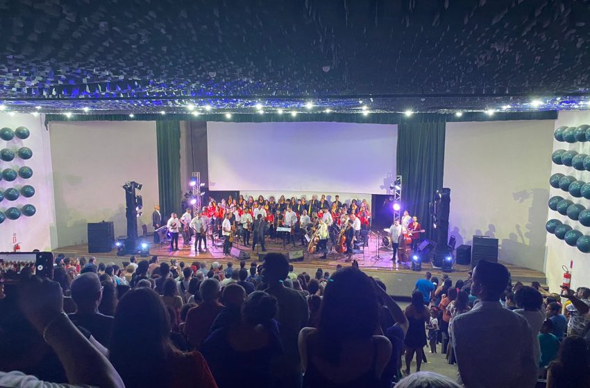  Inscrições abertas para aulas gratuitas de canto coral no CECON com apresentação na Cantata de Natal Projeto Espiral IMIF oferece formação musical para crianças, adolescentes e adultos do entorno do Centro de Convenções de Pernambuco com acesso gratuito e espetáculo final em dezembro.