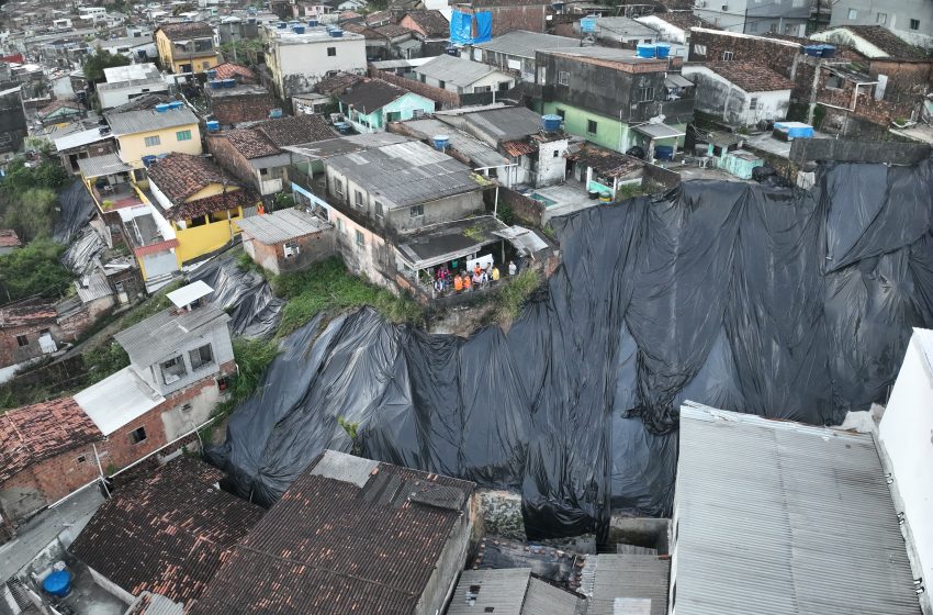  Governo de Pernambuco investe R$ 16,5 milhões em obras de contenção de encostas em Jaboatão dos Guararapes Intervenções em quatro áreas de risco vão beneficiar 273 famílias, com soluções de engenharia para prevenir deslizamentos e promover urbanização segura.