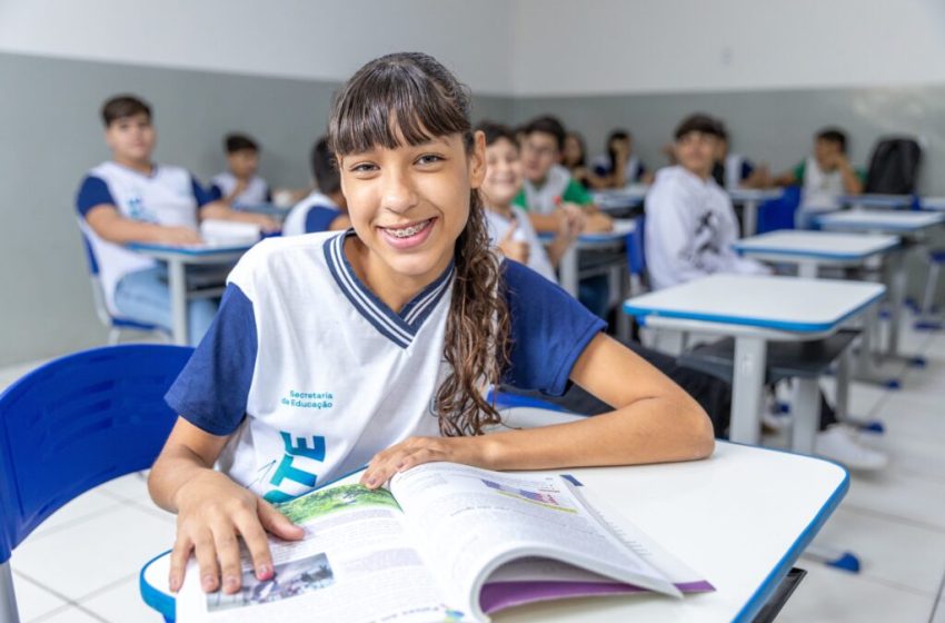  Santa Cruz do Capibaribe se destaca entre os municípios do Nordeste em Acesso à Educação, segundo ranking do CLP Cidade ocupa a 16ª posição na região e supera importantes centros urbanos, refletindo os avanços da gestão de Helinho Aragão em infraestrutura e ampliação de vagas escolares.