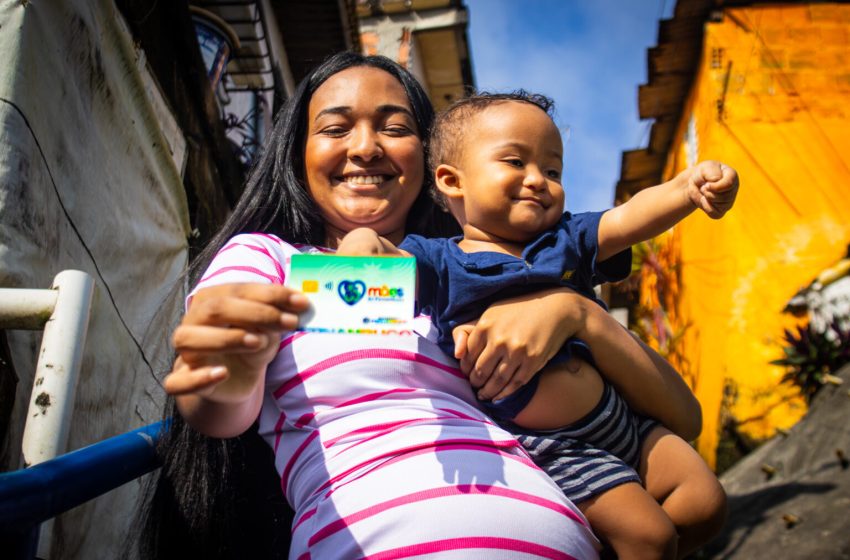 Governo de Pernambuco abre novo ciclo do Programa Mães de Pernambuco com 2.340 vagas Iniciativa garante R$ 300 mensais para mulheres em situação de vulnerabilidade social com filhos de até 6 anos; confirmações seguem até 24 de novembro pelo site oficial.