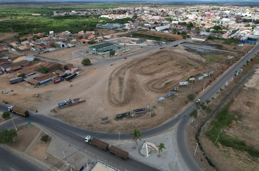  Governo de Pernambuco investe mais de R$ 6 milhões na requalificação da PE-604 em Ouricuri Licitação para obras de recapeamento e sinalização em 4,02 km da rodovia será aberta em 14 de novembro; iniciativa integra o programa PE na Estrada e visa melhorar mobilidade, segurança e desenvolvimento urbano no Sertão do Araripe.