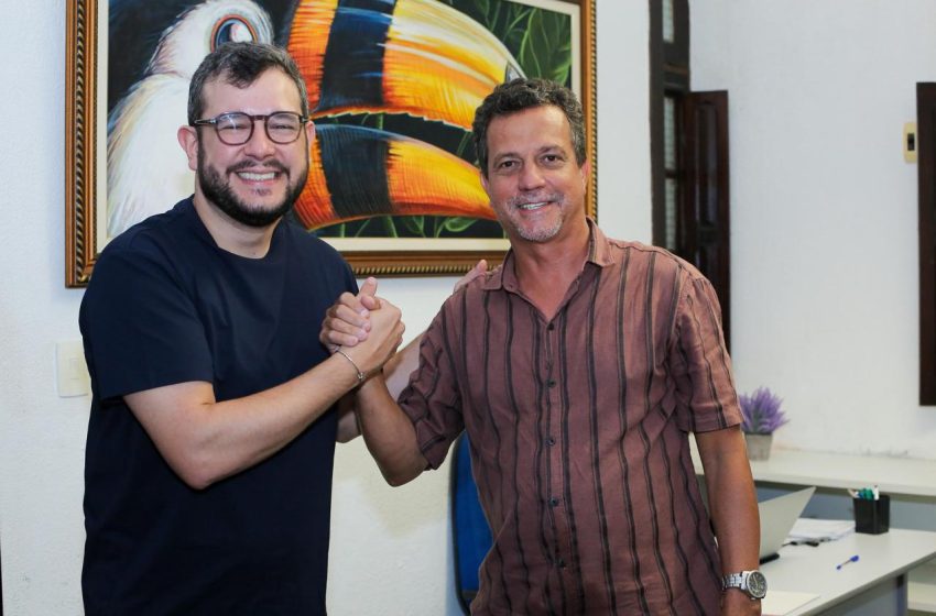  Gabriel Porto amplia base em Jaboatão com apoio de vereador e três suplentes Pré-candidato a deputado federal recebeu adesão de Dr. Tadeu Veterinário e dos suplentes Marcelo Danone, Soldado Souza e Luciano Souza, reforçando seu projeto político no município do Grande Recife.