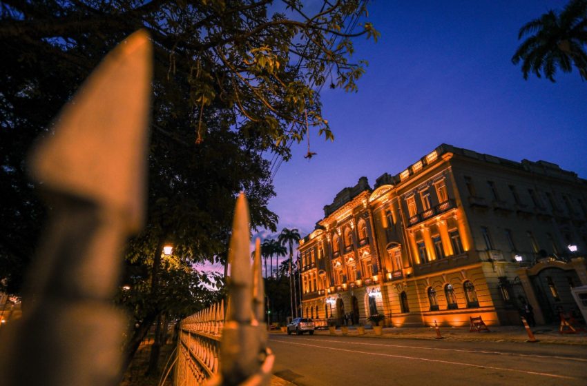  Governo de Pernambuco antecipa ponto facultativo do Dia do Servidor Público para 27 de outubro Medida assinada pela governadora Raquel Lyra foi publicada no Diário Oficial desta quinta-feira (2) e mantém funcionamento normal dos serviços essenciais.