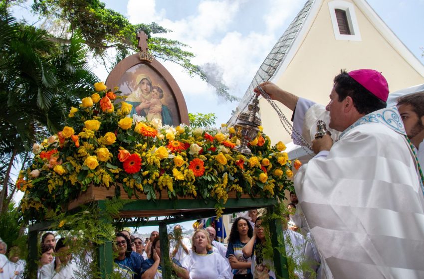  Santuário Mãe Rainha celebra 33 anos com novena, romaria e missas em Olinda Com o lema “Mãe, ao teu Santuário caminhamos com esperança”, programação acontece de 10 a 19 de outubro e inclui romaria, atividades culturais e campanha para recuperação da Tenda dos Peregrinos.
