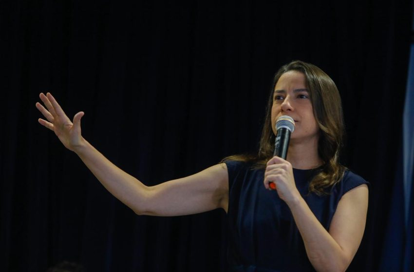  Raquel Lyra dá um salto nas eleições após desgaste do prefeito do Recife João Campos Governadora salta para 29,3% das intenções de voto, enquanto prefeito do Recife cai para 43,3%, apontando polarização no cenário eleitoral pernambucano.