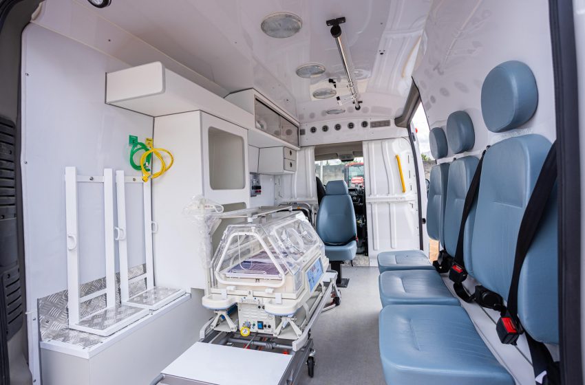 Débora Almeida denuncia prefeito de São Bento do Una por uso indevido de ambulância UTI Parlamentar afirma que veículo, adquirido com emenda de R$ 400 mil, está parado ou sendo usado para transporte de pacientes TFD, desviando sua função de salvar vidas.