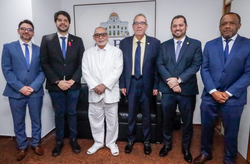  Alepe e Câmara do Recife renovam parceria para ampliar oferta de cursos e formação legislativa Convênio entre as Casas Legislativas assegura mais 12 meses de ações educacionais, incluindo o programa Gestão Conectada, com cursos, seminários e oficinas voltados a servidores públicos.