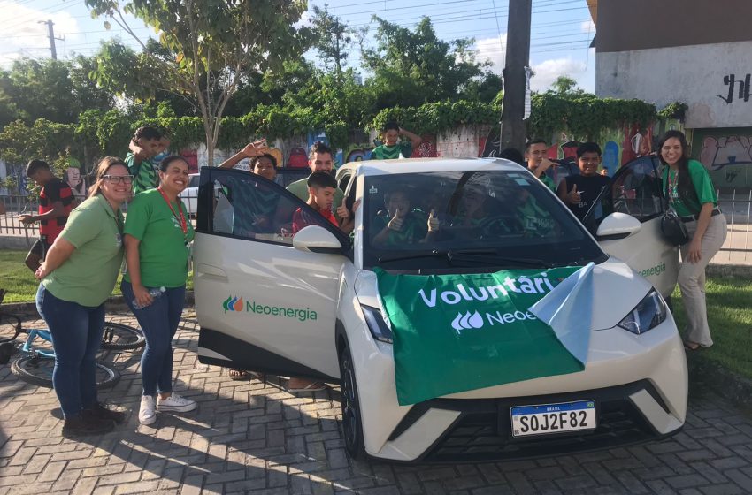  FutCoque Futsal participa de ação da Neoenergia durante Semana do Voluntariado com foco em educação e sustentabilidade Atividade no Compaz Dom Hélder Câmara promoveu aprendizado sobre uso consciente de energia com teatro, oficinas, carro elétrico e realidade virtual.