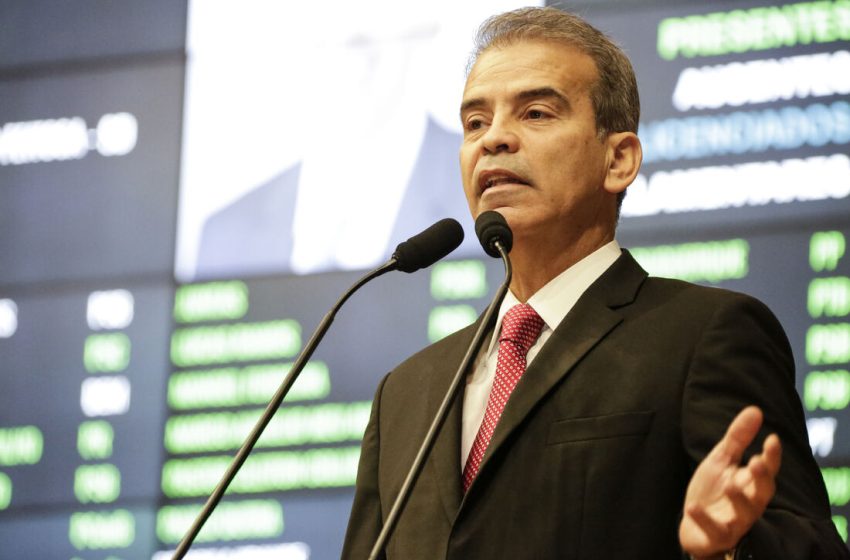  CCLJ aprova projeto unificado sobre metanol em bebidas alcoólicas Medida prevê regulamentação da distribuição, armazenamento e comercialização de bebidas, além do fornecimento gratuito de antídotos em farmácias públicas de Pernambuco.