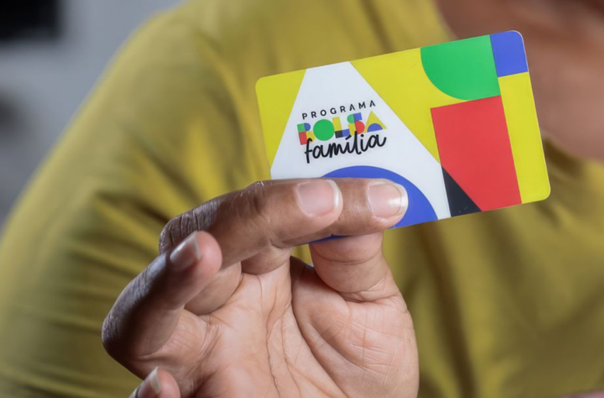  CAIXA inicia pagamento do Bolsa Família e Auxílio Gás com antecipação em oito estados Beneficiários do Acre, Rio Grande do Sul e municípios de outros seis estados receberão os valores a partir desta segunda (20); Auxílio Gás terá repasse de R$ 108 em outubro.