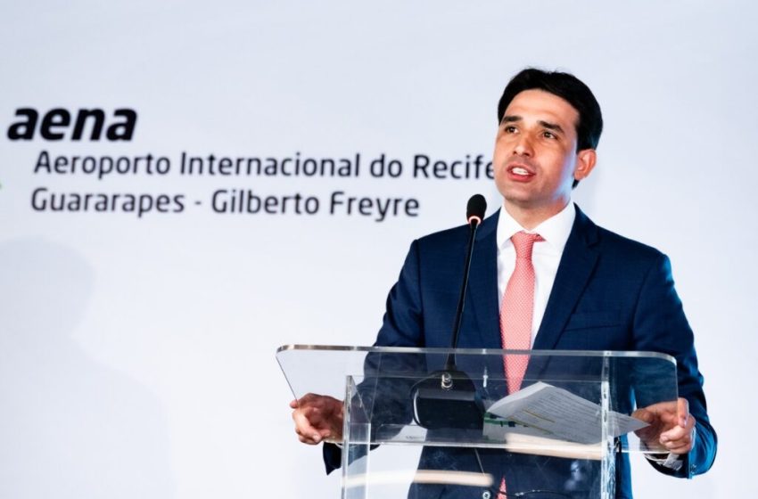  Pernambuco amplia conectividade aérea com investimentos federais e privados e já soma 185 mil novos passageiros em 12 meses Reformas em aeroportos do Recife, Petrolina e Serra Talhada, somadas ao Novo PAC e ao programa AmpliAR, impulsionam turismo, economia e geração de empregos no estado.