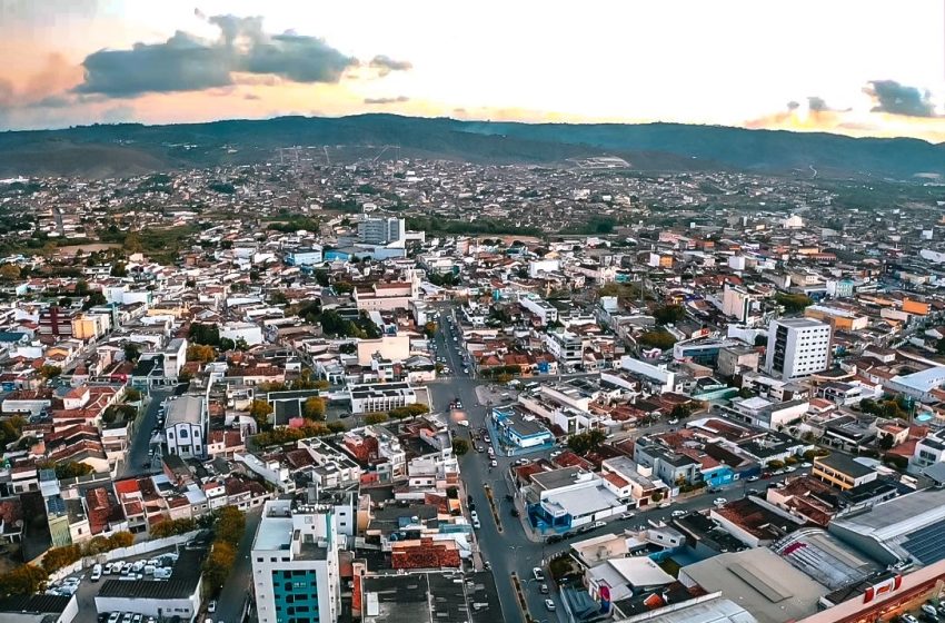  Vitória de Santo Antão ganha nova Estação de Tratamento de Água com investimento de R$ 20 milhões Obras, articuladas pelo deputado Joaquim Lira e Governo de Pernambuco, vão ampliar a vazão e reduzir rodízios, garantindo abastecimento diário à população.