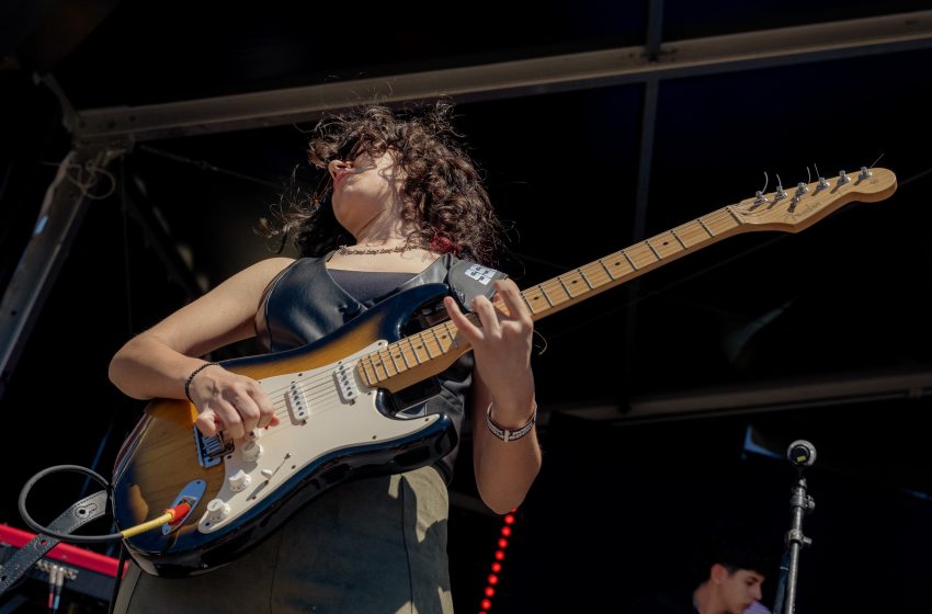  School of Rock leva alunos ao palco do Downtown Aldeia Festival em Recife