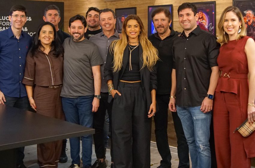  Lucy Alves desembarca no Recife e assina contrato com a Luan Promoções