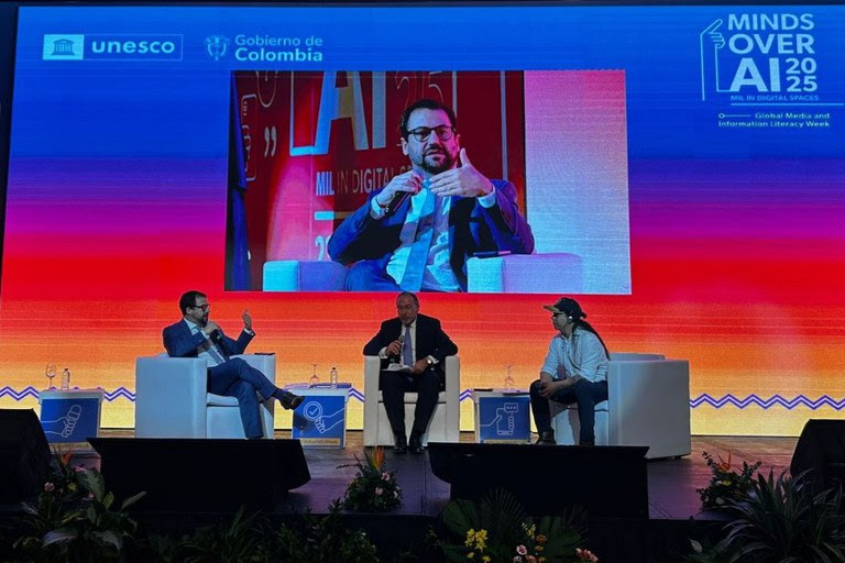  Brasil lança 2ª Estratégia de Educação Midiática e se destaca em conferência global da UNESCO Durante a Global MIL Week 2025, na Colômbia, o governo apresentou avanços da política nacional e reforçou cooperação internacional com países da América Latina e a França.
